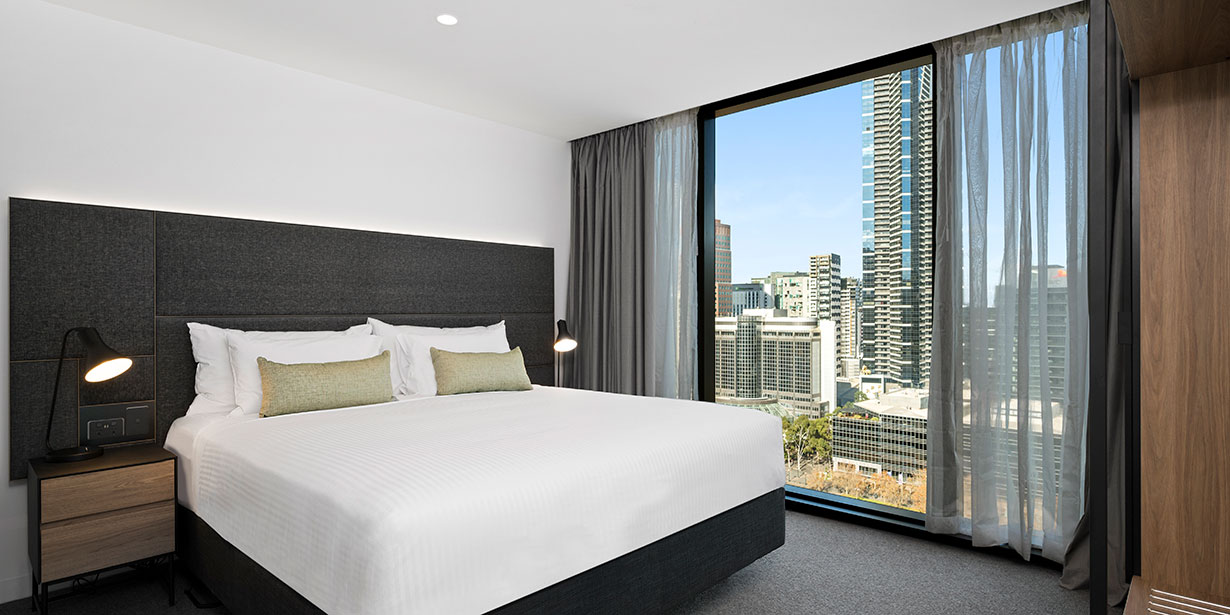 vibe-hotel-melbourne-terrace-suite-bedroom-01-2020-1230x615.jpg