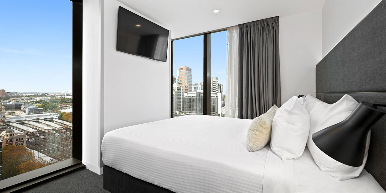 vibe-hotel-melbourne-deluxe-room-bedroom-01-2020-1230x615.jpg