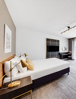 vibe-hotel-sydney-executive-room-bedroom-king-02-2018-323x424.jpg